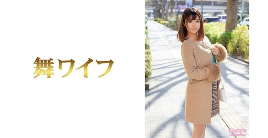 V888AV❤️【扫雷队长探花】性感黄色包臀裙妹子3P啪啪，前后口交抬腿侧入多种姿势换着操😁一区二区三区