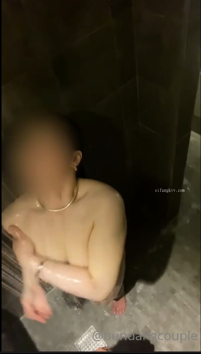 美女镣铐陌生的城市，工厂人妻同事，互相解决生【完整版47分钟已上传到简 介】